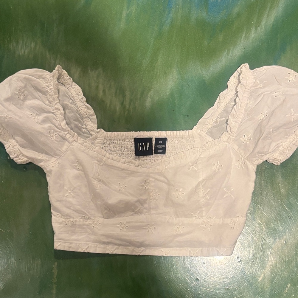 GAP Women's Cream Eyelet Puff Sleeve Crop Top size xs